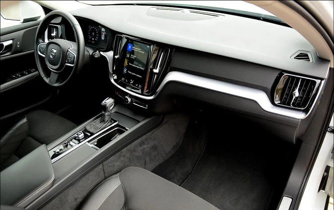 Volvo V60 cena 79800 przebieg: 198217, rok produkcji 2020 z Świdnica małe 781